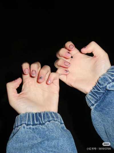 nails