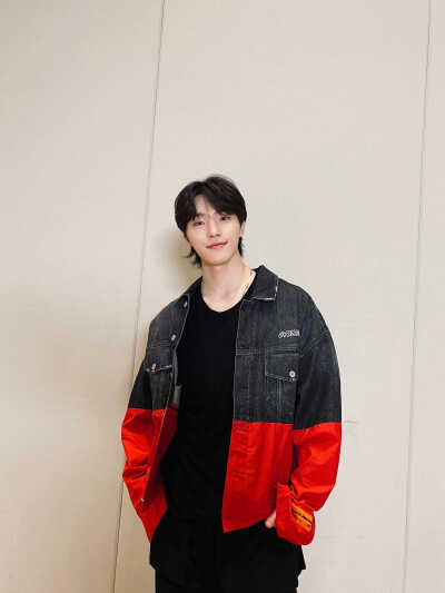 我们钻石忙内灿宝来啦