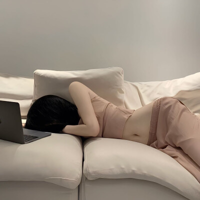 像救赎的光又像坠落的灰