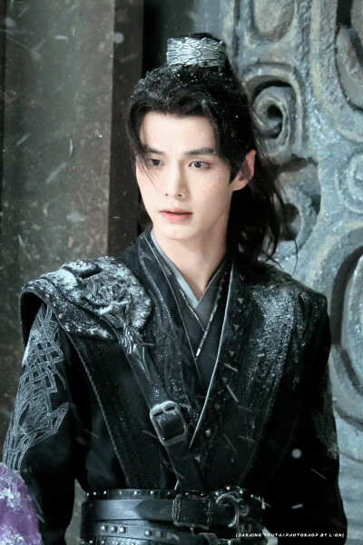 少年白马醉春风▪何与
cr.懒一光年_