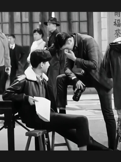 民国奇探
“乔楚生，你乱世逢生了吗？”
“路垚 ，你长命百岁了吗？”
“他胆子小，我得护着他”
“他脾气冲，我得拦着他”