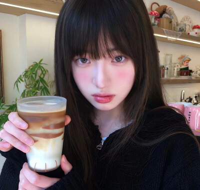 女头˖⁺.ପଓ˖⁺.｜要清醒到什么程度才不会掉眼泪