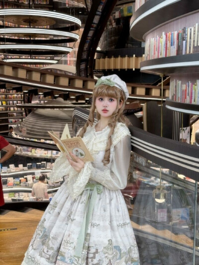 鸢尾书房的柄图真的好优雅呀，Alice girl家这条看着就好爱，不允许还有人不知道
