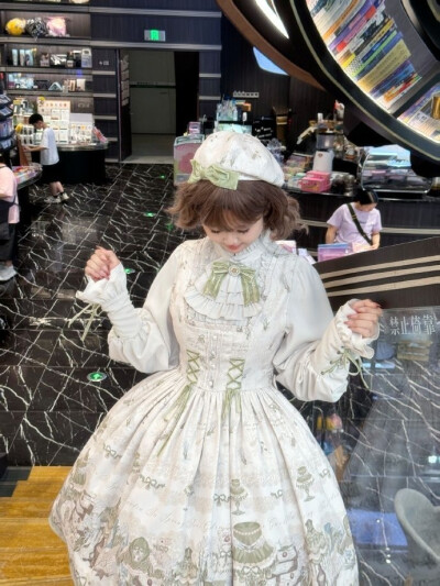 鸢尾书房的柄图真的好优雅呀，Alice girl家这条看着就好爱，不允许还有人不知道