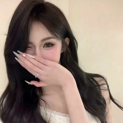 【锦鲤-】女生 头像 自截
