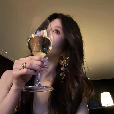 【锦鲤-】女生 头像 自截
