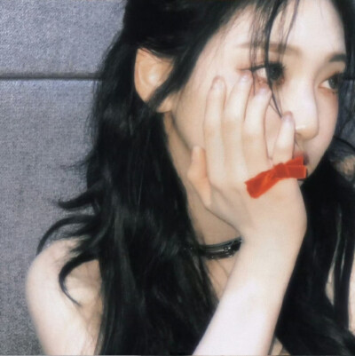 爱是神洒在她肩上的光
宁艺卓