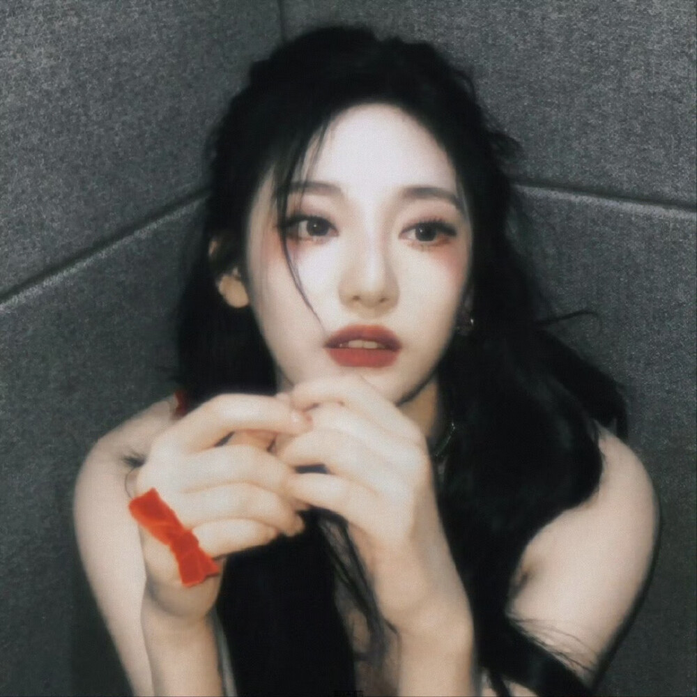 爱是神洒在她肩上的光
宁艺卓