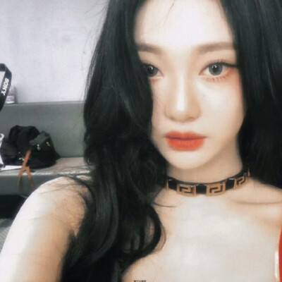 爱是神洒在她肩上的光
宁艺卓