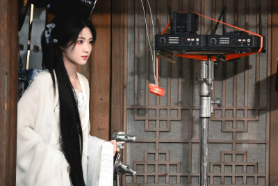 cr·无人及你丨卢昱晓