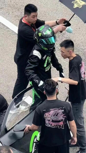 9785赛车手王一博