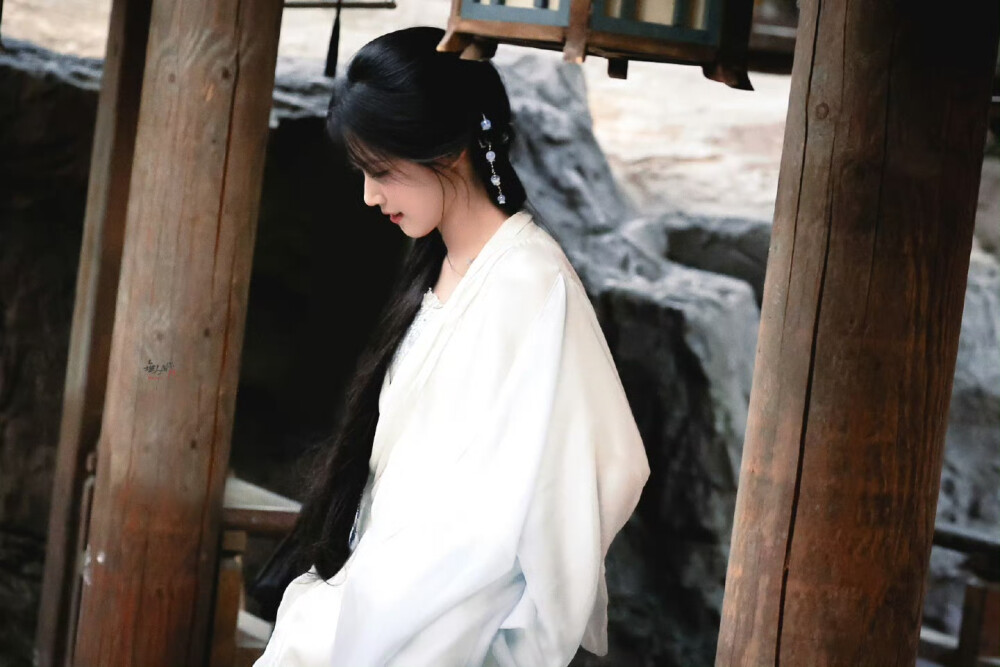 cr·无人及你丨卢昱晓