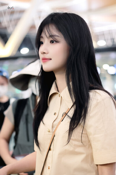 cr.无人及你丨卢昱晓