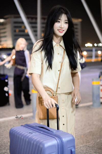 cr.无人及你丨卢昱晓