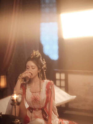 狐妖小红娘·月红篇  
杨幂 饰 涂山红红