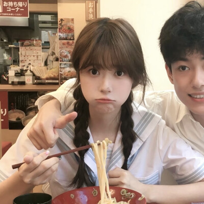 有人形容我像木头 我并未在意 我觉得木头会燃烧的更久