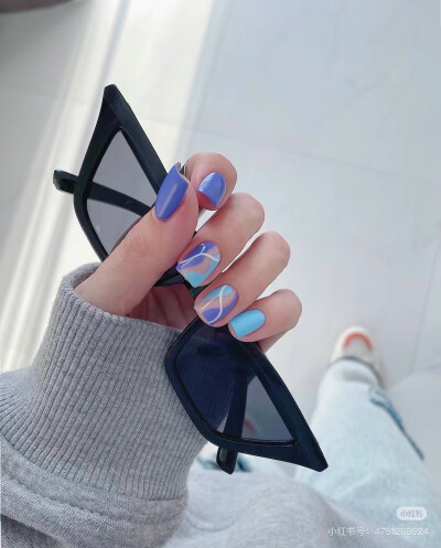 nails