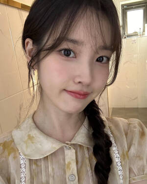 IU 李知恩