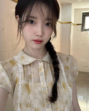 IU 李知恩