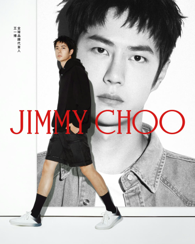 时光雕琢，艺术之履。简约松弛亦能展露个性魅力，精湛工艺成就别样型格。与#JimmyChoo全球品牌代言人王一博# 共同迈向未来新程！[打call]@UNIQ-王一博