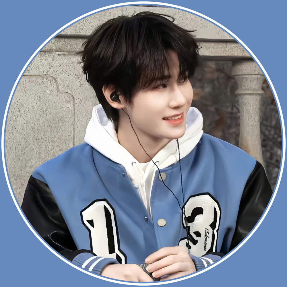 张真源圆框头像