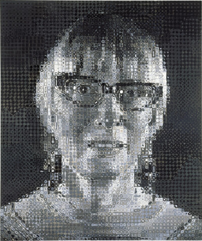 查克·克劳斯（Chuck Close，1940年7月5日-2021年8月19日），生于美国华盛顿州门罗市，曾就学于华盛顿大学、耶鲁大学、维也纳造型艺术学院，是一位美国人物肖像画家，美国超级写实主义画家，照相现实主义的代表画家。