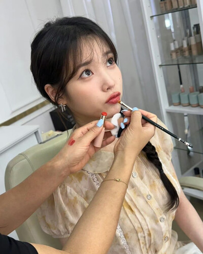 IU