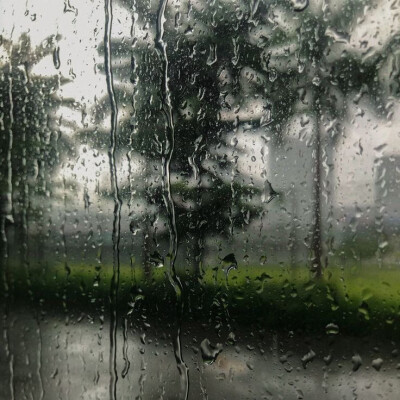 雨天。