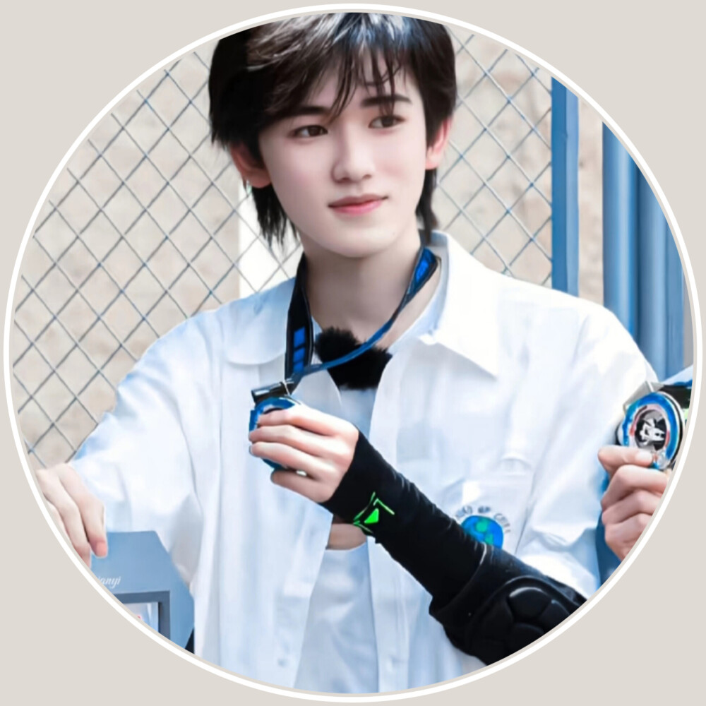 宋亚轩圆框头像拿图吱声,谢谢