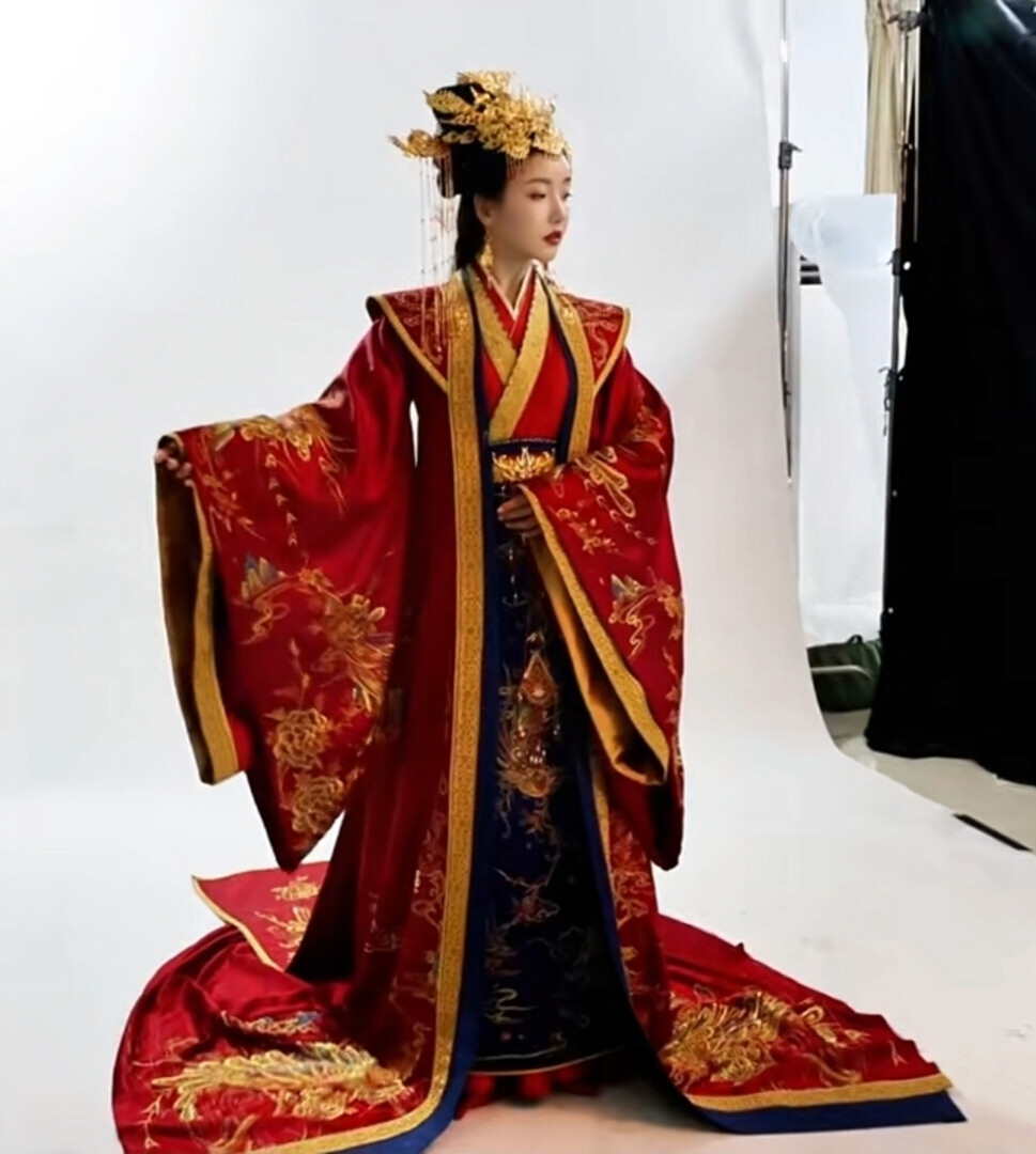 易文君