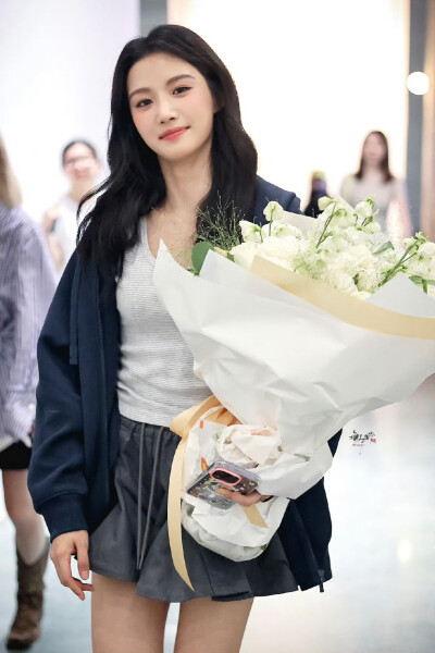 cr.无人及你丨卢昱晓