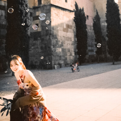 在这个为你铸造的乌托邦里 同样也嘈杂着许多谎言