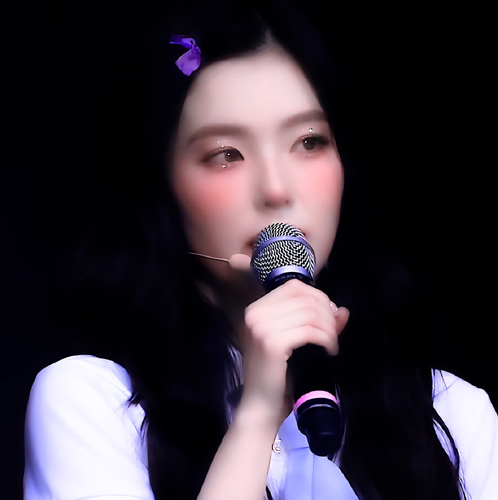  裴珠泫Irene* “我关掉月亮，你甚至更明朗.”