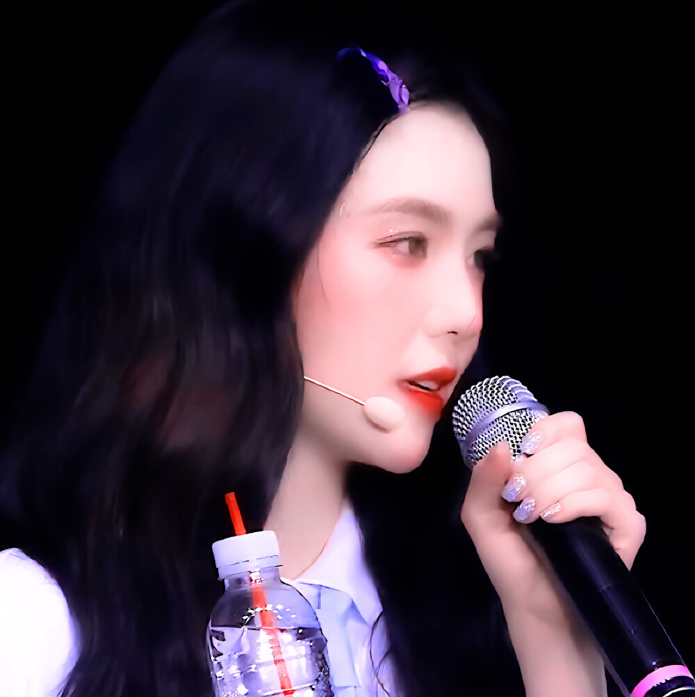  裴珠泫Irene* “我关掉月亮，你甚至更明朗.”