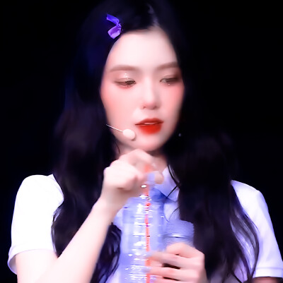  裴珠泫Irene* “我关掉月亮，你甚至更明朗.”