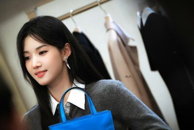 cr.无人及你丨卢昱晓