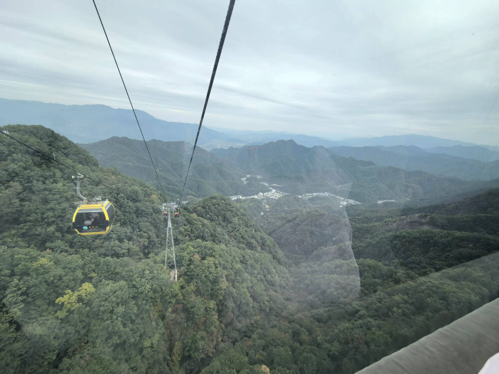 一起去爬老君山做完一级索道我爬了一点点就爬不动了，太可恶了以后再也不爬山了！！