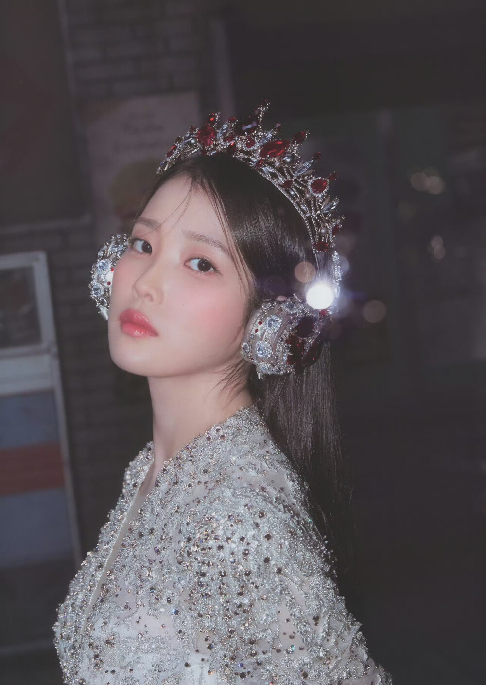 IU