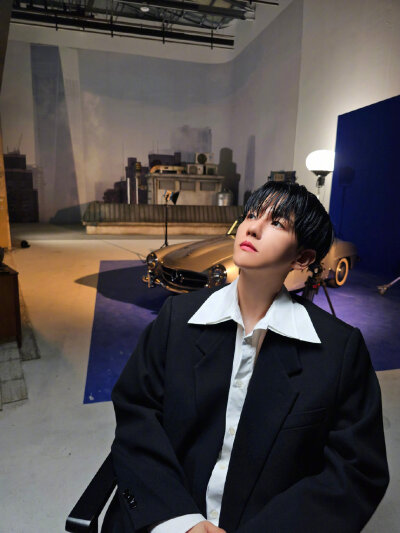 241007
【Weverse】个人官咖更新 伯贤 (BAEKHYUN) 'Hello, World - The 4th Mini Album' | Concept Photo Hello Ver. Behind Photo （1）
#边伯贤helloworld专辑 #边伯贤2024 #边伯贤weverse 