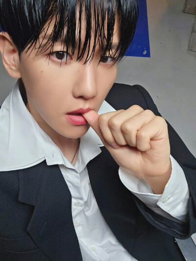 241007
【Weverse】个人官咖更新 伯贤 (BAEKHYUN) 'Hello, World - The 4th Mini Album' | Concept Photo Hello Ver. Behind Photo （1）
#边伯贤helloworld专辑 #边伯贤2024 #边伯贤weverse 