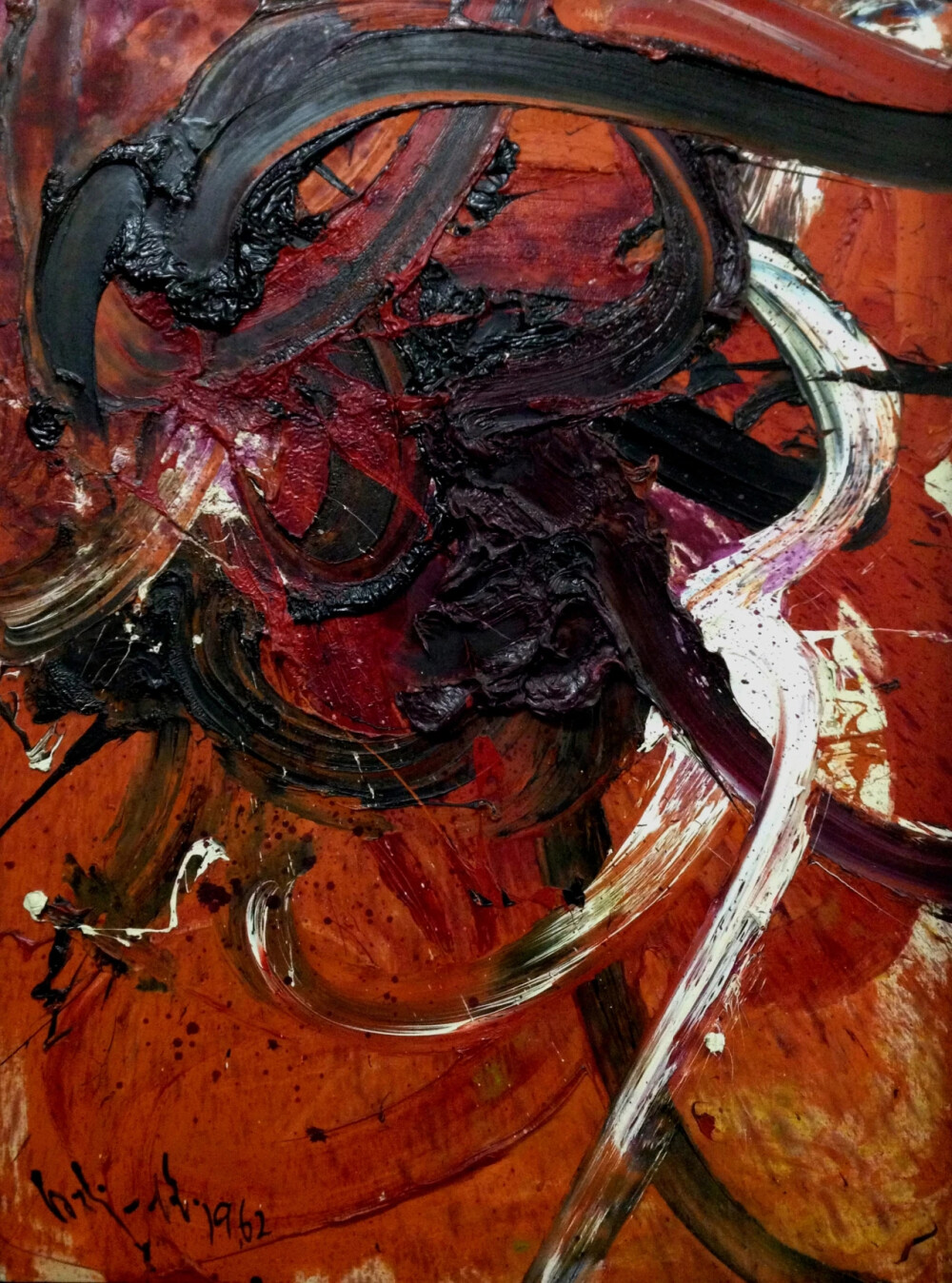 白发一雄（Kazuo Shiraga），日本画家、行为艺术家，日本“零族”艺术团体及“具体派”艺术团体成员，生于日本尼崎市。早期艺术创作带有行为艺术的形式，后期受美国抽象艺术的影响创作出独具特色的艺术手法——“足绘”。常将自己的艺术创作行为看作是身体的“瞬间生命力对生与死的诀择”。