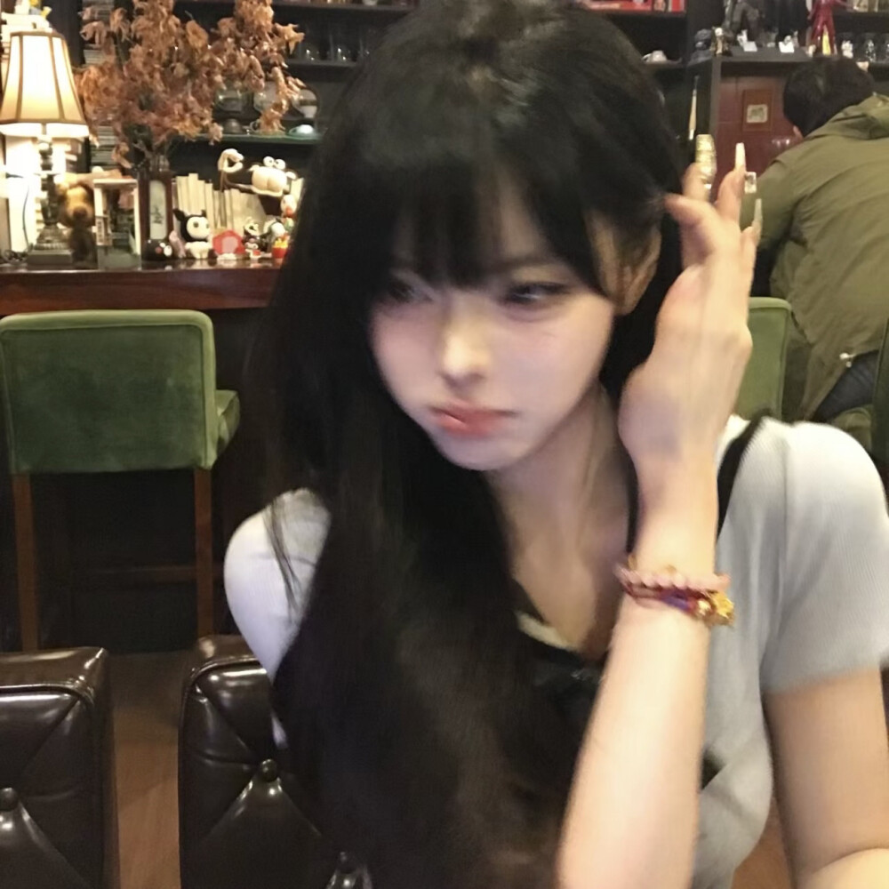 “黄昏美的不像话 我们站在山顶开花”