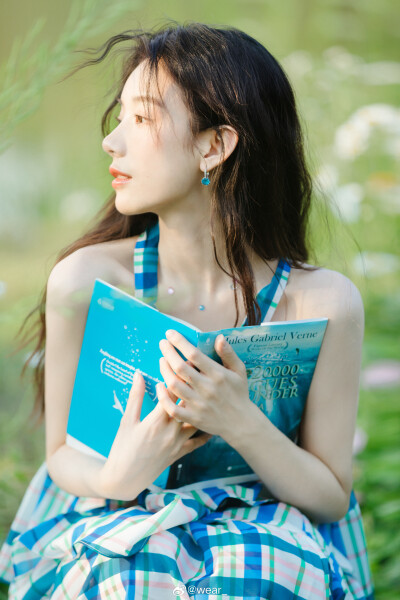 像风一样
出镜:@Jiayueew
摄影:@wear_ ​​​