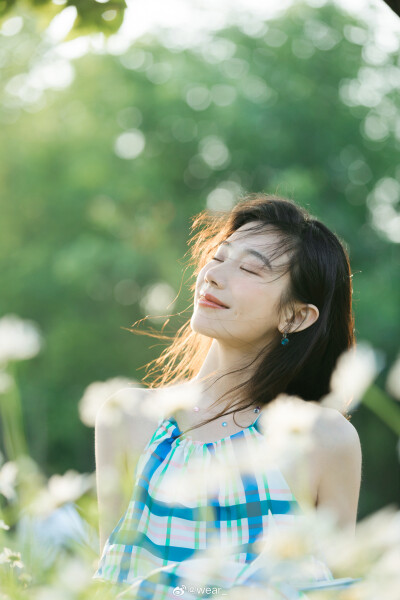 像风一样
出镜:@Jiayueew
摄影:@wear_ ​​​