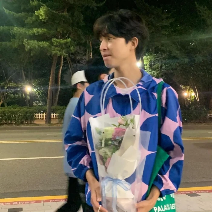 韩国男演员洪京