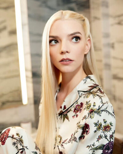 ANYA TAYLOR-JOY安雅泰勒乔伊