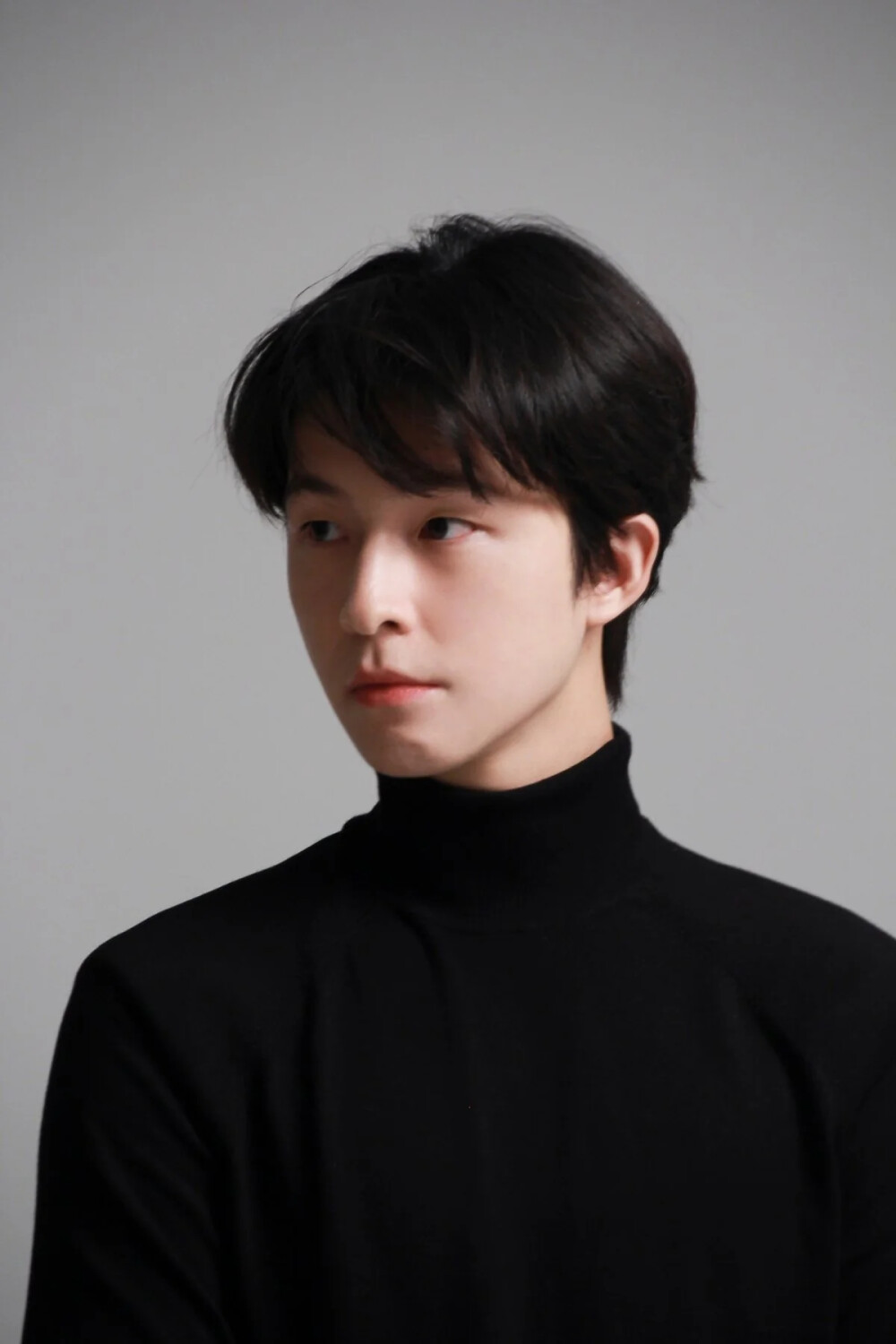 韩国男演员洪京