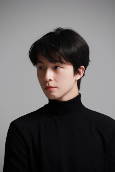 韩国男演员洪京