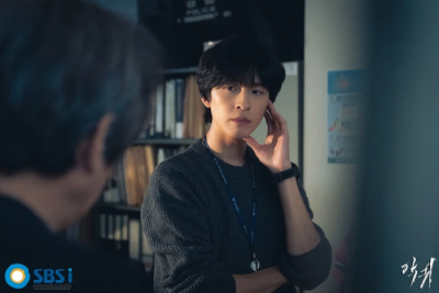 韩国男演员洪京