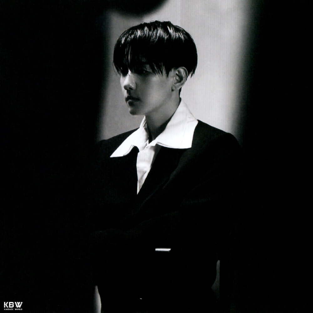 241003
[SCAN] BAEKHYUN 'Hello, World' Jewel Hello Ver. Photobook (8P)
#边伯贤helloworld专辑 #边伯贤2024 